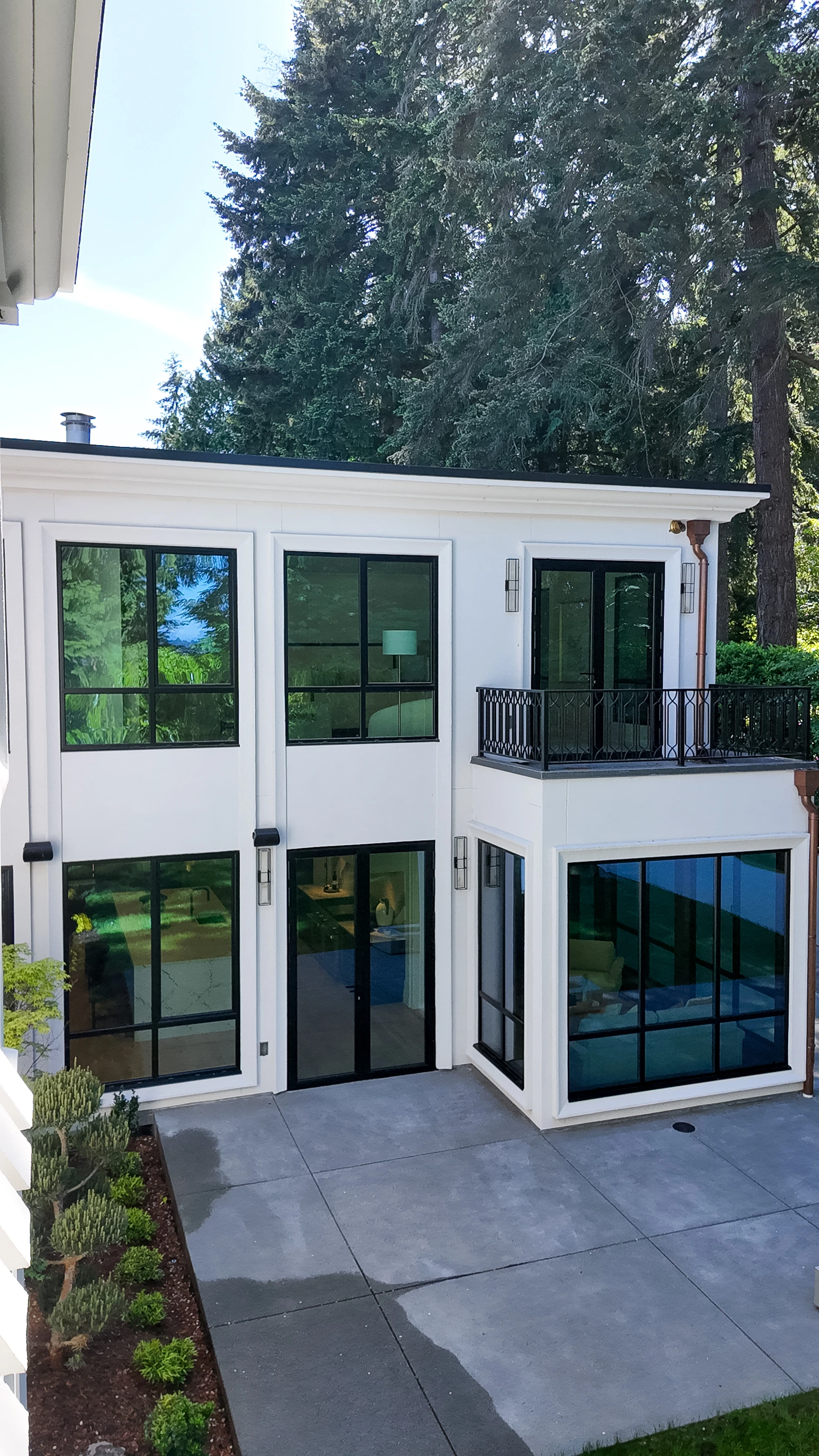 Exterior property Medina WA by Go Global LLC